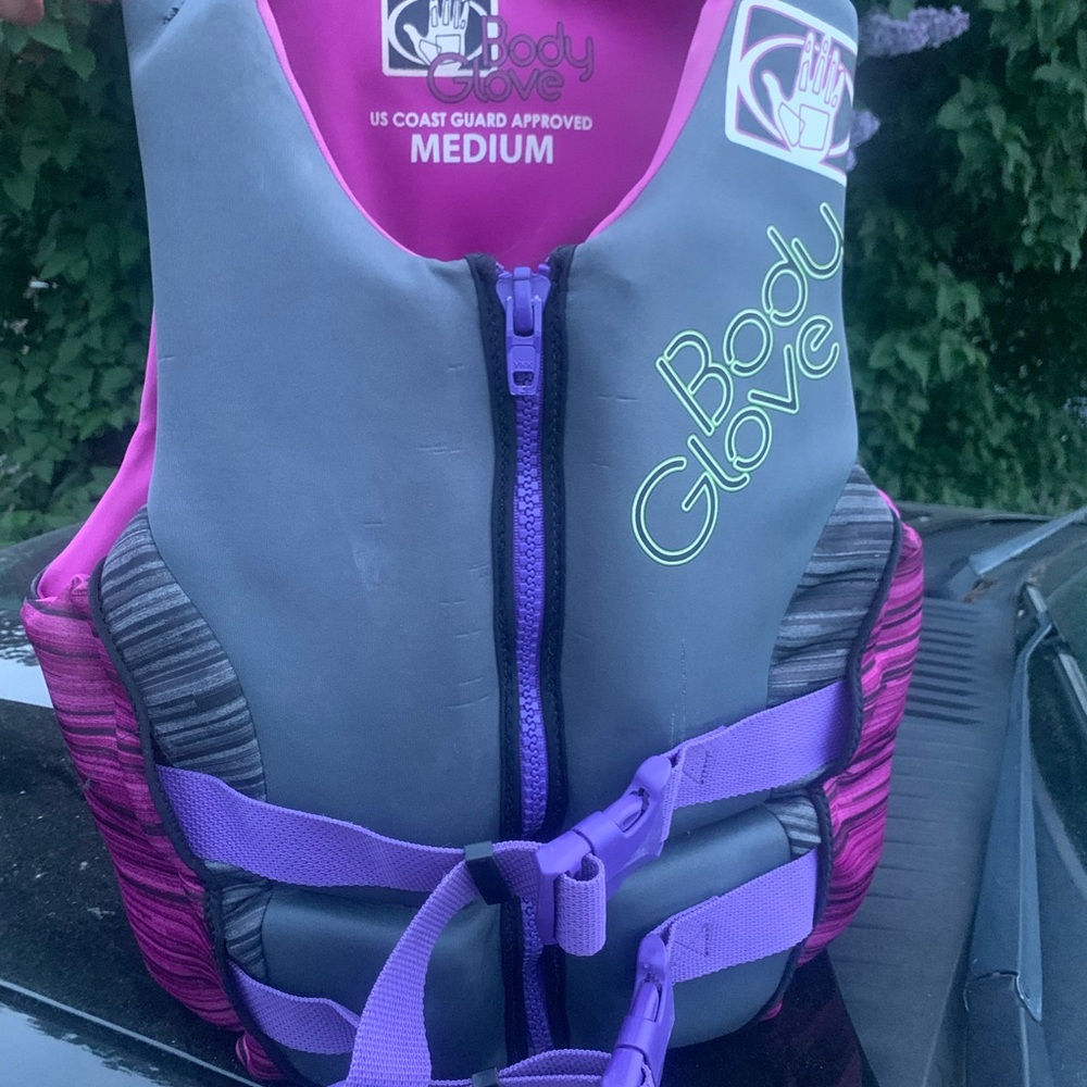 Women’s BodyGlove life jacket size Medium